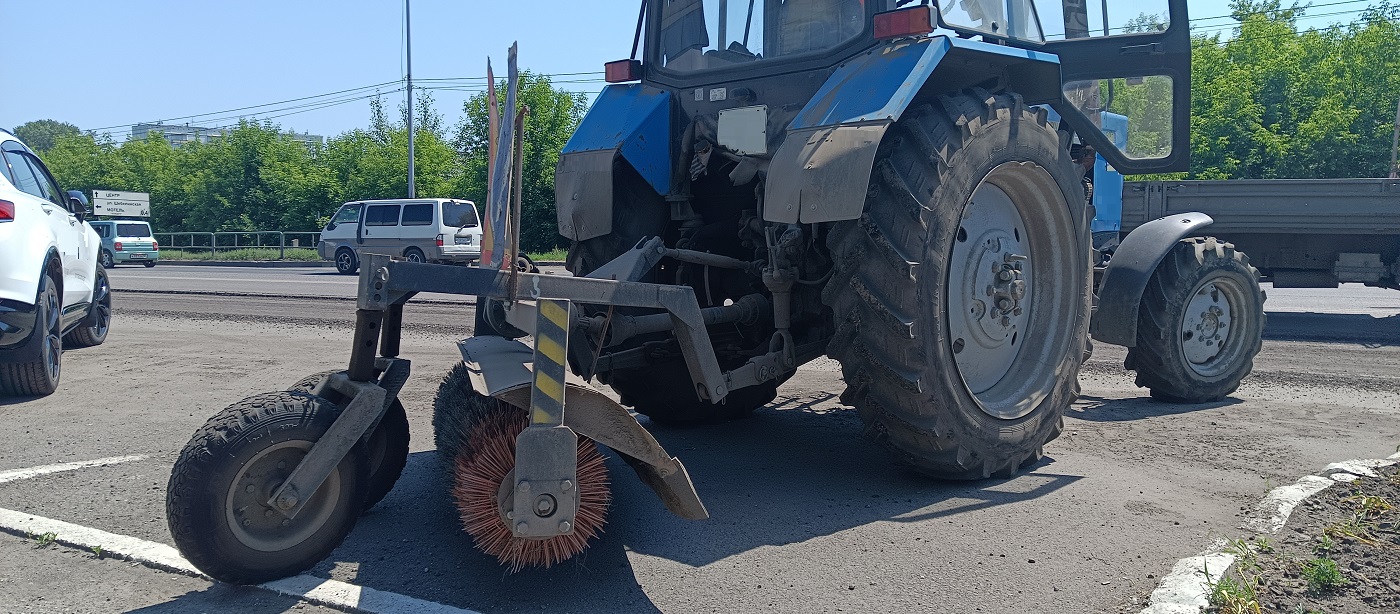 Услуги трактора с щеткой МТЗ в Артемовске