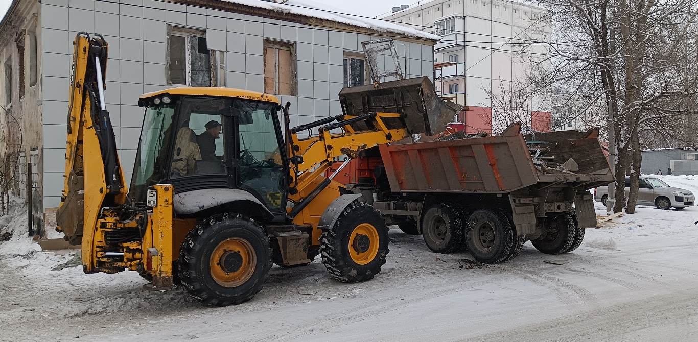 Уборка и вывоз строительного мусора, ТБО с помощью экскаватора и самосвала в Мариуполе