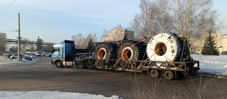 Перевозка фронтальных погрузчиков, экскаваторов тралами стоимость услуг и где заказать - Донецк